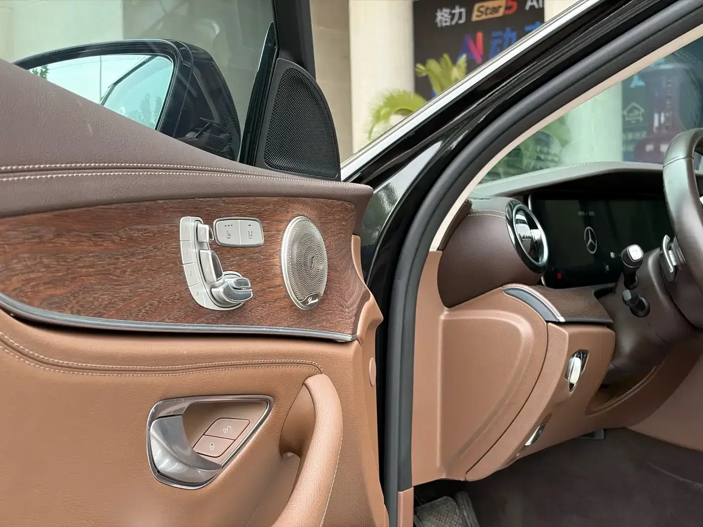 Mercedes-Benz Mercedes-Benz E-Class New Energy 2022 E 350 e L Plug-in Hybrid Sedan — Фото автомобиля 9