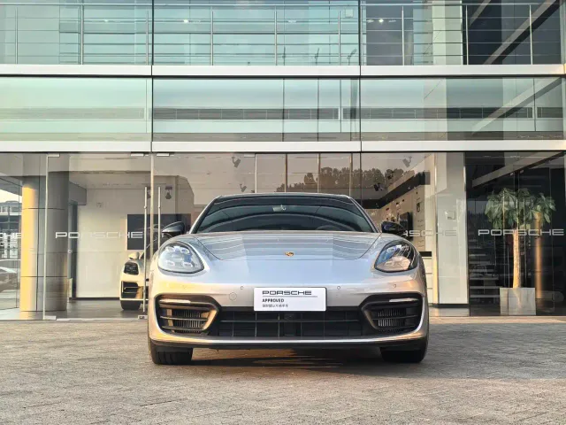 Porsche Panamera — Фото автомобиля 2