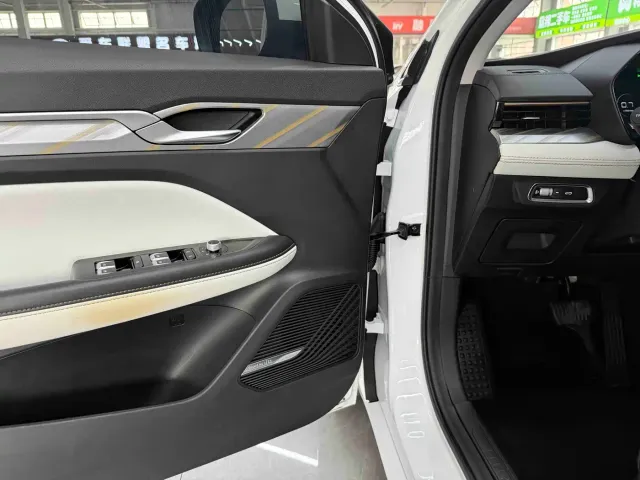 Geely Emgrand L — Фото автомобиля 9