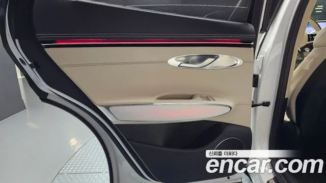Genesis GV70 — Фото автомобиля 14