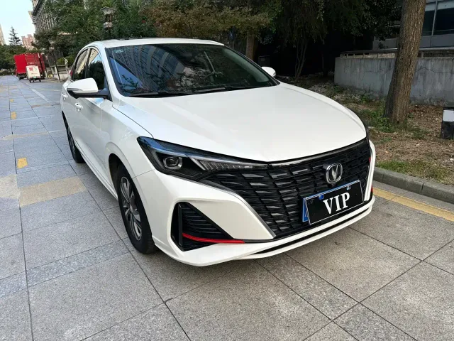 Changan Eado — Фото автомобиля 3