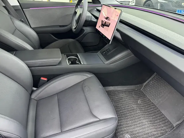 Tesla Model 3 — Фото автомобиля 7
