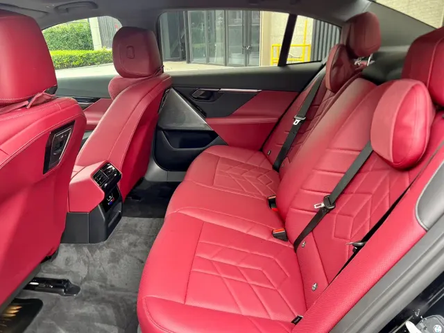 BMW 5 Series — Фото автомобиля 12