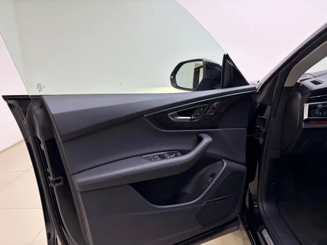 Audi Q8 — Фото автомобиля 12