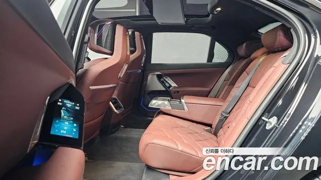 BMW 7-Series — Фото автомобиля 12