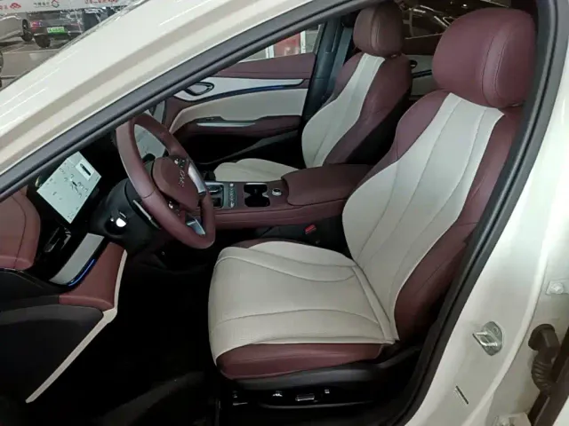 BYD Seal 07 DM-i — Фото автомобиля 14