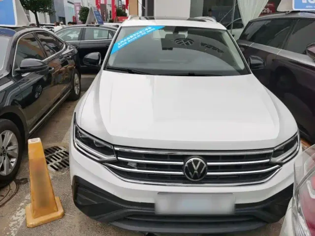 Volkswagen Tiguan L — Фото автомобиля 2