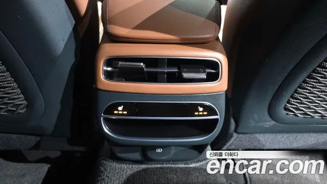 Genesis GV70 — Фото автомобиля 19