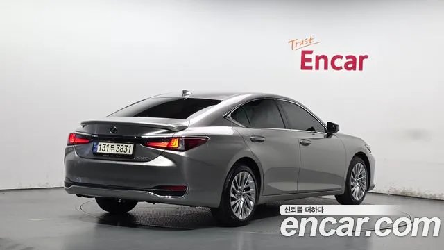Lexus ES 7th Gen — Фото автомобиля 2