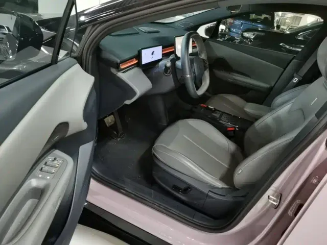 Lynk & Co Z20 — Фото автомобиля 15