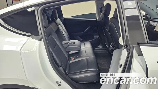 Tesla Model Y — Фото автомобиля 18