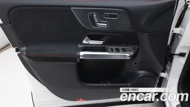 Mercedes-Benz GLB-Class — Фото автомобиля 17