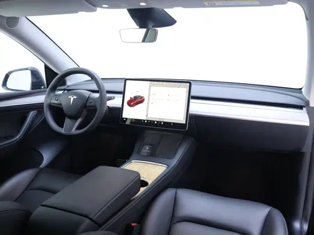 Tesla Model Y — Фото автомобиля 20