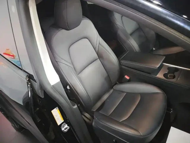 Tesla Model Y — Фото автомобиля 24