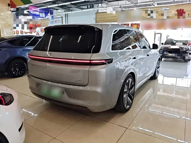Li Auto L8 — Фото автомобиля 6