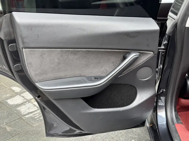 Tesla Model Y — Фото автомобиля 14