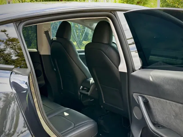 Tesla Model Y — Фото автомобиля 13