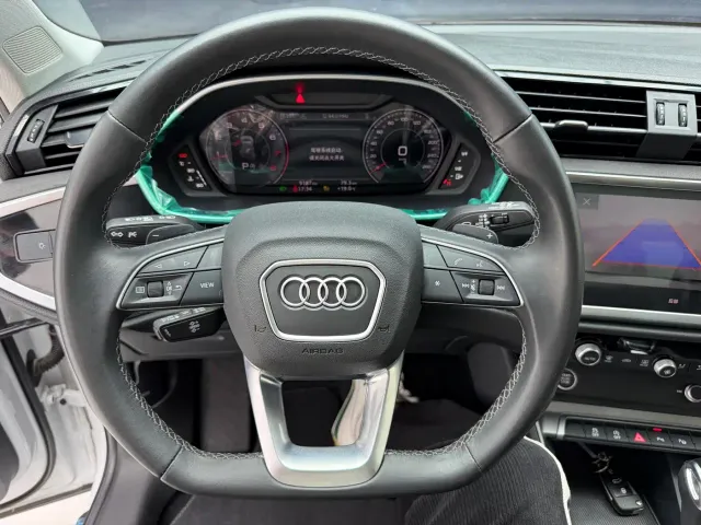 Audi Q3 — Фото автомобиля 10