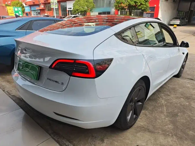 Tesla Model 3 — Фото автомобиля 6