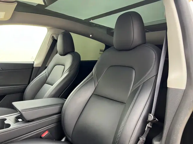 Tesla Model Y — Фото автомобиля 15