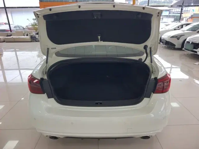 Infiniti Q50L — Фото автомобиля 18