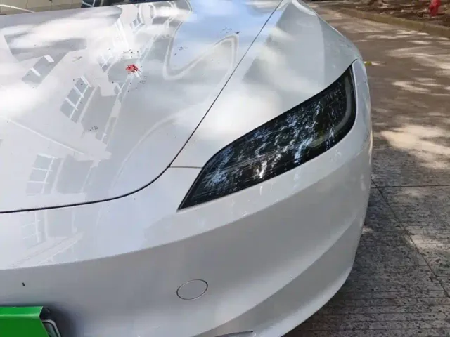 Tesla Model 3 — Фото автомобиля 17