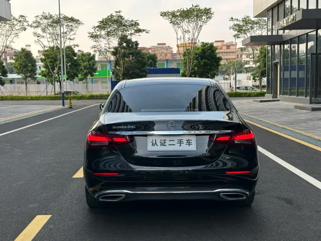 Mercedes-Benz E-Class — Фото автомобиля 5
