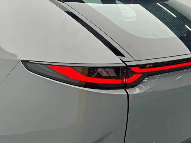 Mazda EZ-60 — Фото автомобиля 11