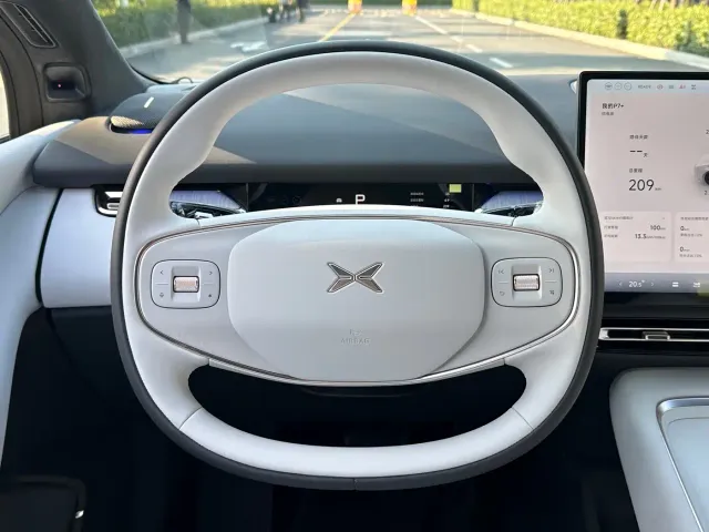 Xpeng P7+ — Фото автомобиля 19