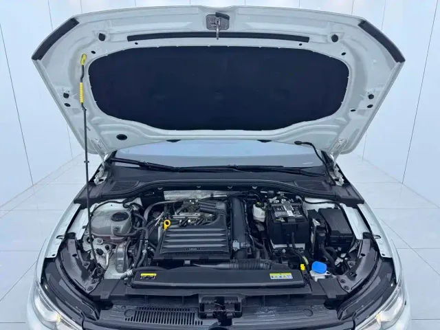 Volkswagen Golf — Фото автомобиля 14