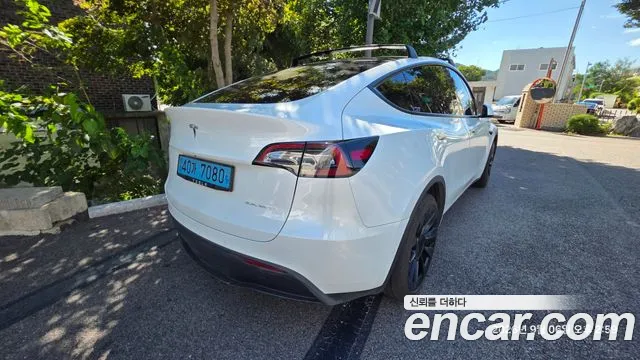 Tesla Model Y — Фото автомобиля 14