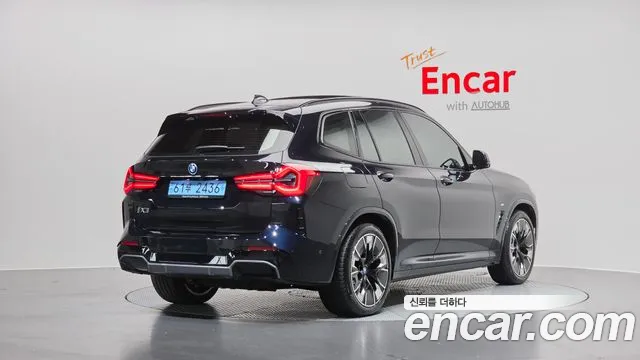 BMW iX3 — Фото автомобиля 2