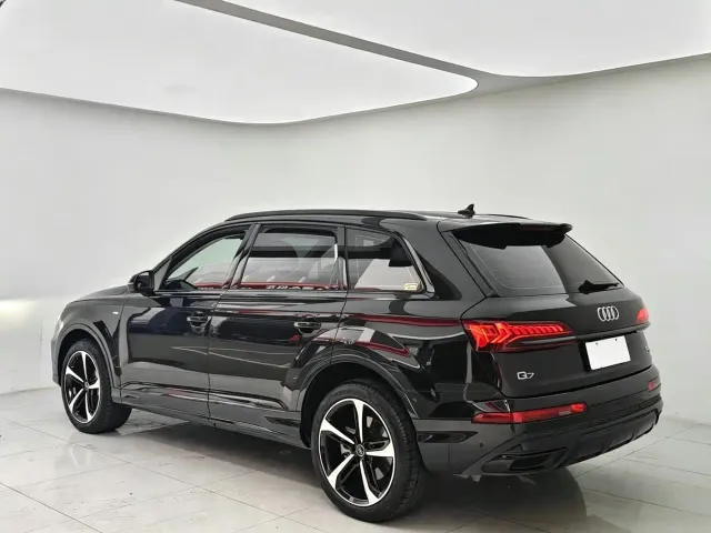 Audi Q7 — Фото автомобиля 17