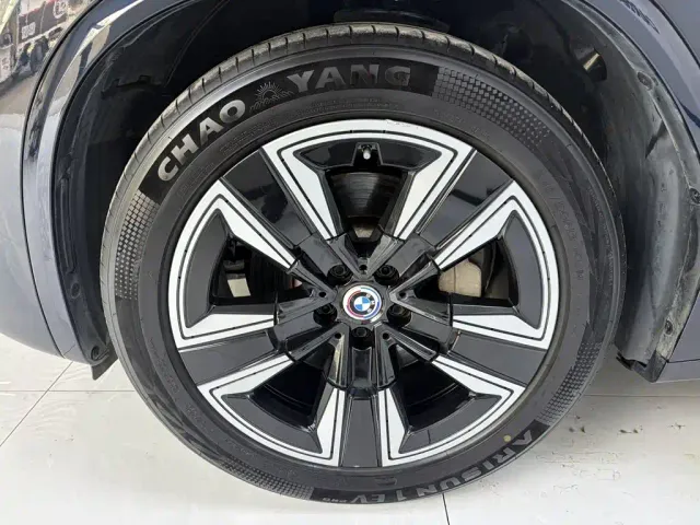 BMW iX3 — Фото автомобиля 18