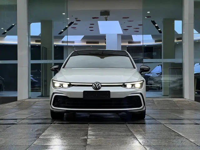 Volkswagen Golf — Фото автомобиля 4