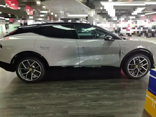 Lotus Eletre — Фото автомобиля 5