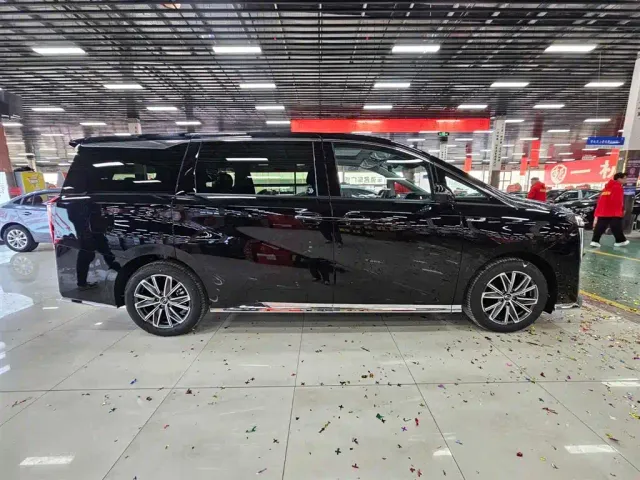 GAC Trumpchi M8 — Фото автомобиля 6