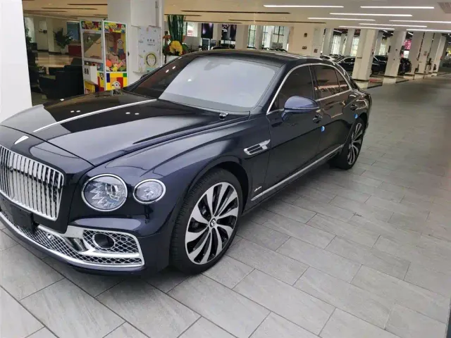 Фотография автомобиля — Bentley Flying Spur