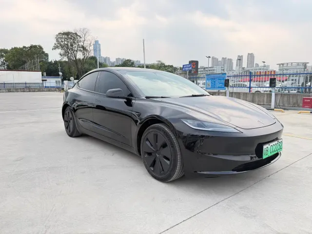 Tesla Model 3 — Фото автомобиля 3