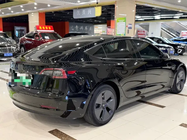 Tesla Model 3 — Фото автомобиля 7