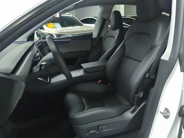 Tesla Model Y — Фото автомобиля 14