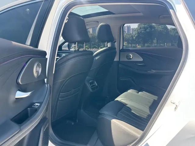 Chery Arrizo 8 — Фото автомобиля 10