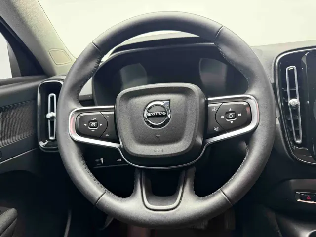 Volvo XC40 — Фото автомобиля 15