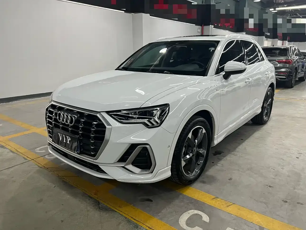 Фотография автомобиля — Audi Q3