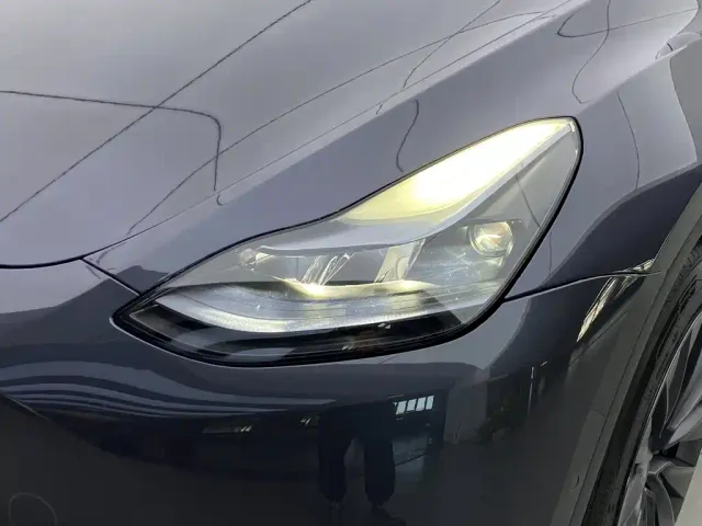 Tesla Model Y — Фото автомобиля 6