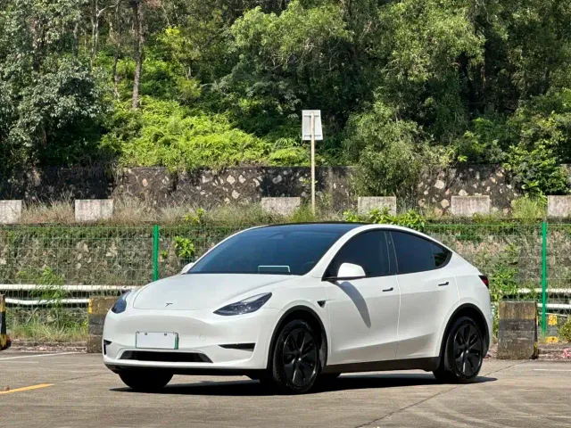 Фотография автомобиля — Tesla Model Y
