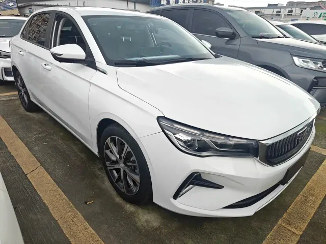 Geely Emgrand — Фото автомобиля 3
