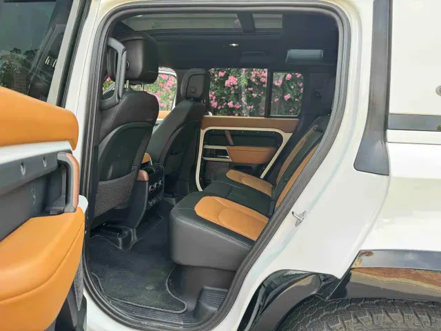 Land Rover Defender — Фото автомобиля 4