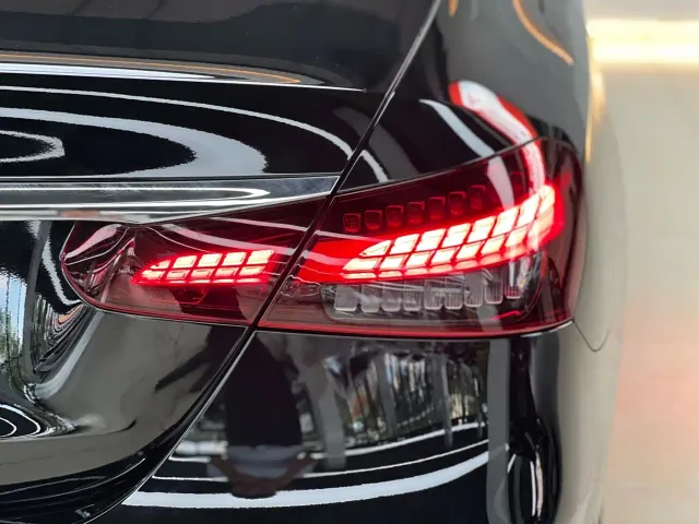 Mercedes-Benz E-Class — Фото автомобиля 18