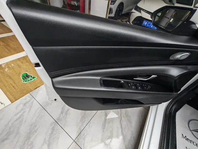 Hyundai Elantra — Фото автомобиля 15
